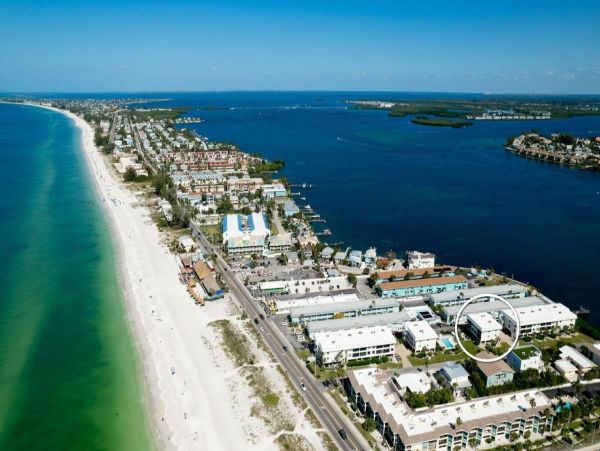 Bradenton Beach Vacation Rentals Across from Beach on Anna Maria Island