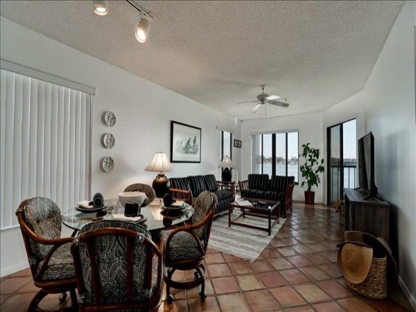 Lovely Bradenton Rental walk to Beach