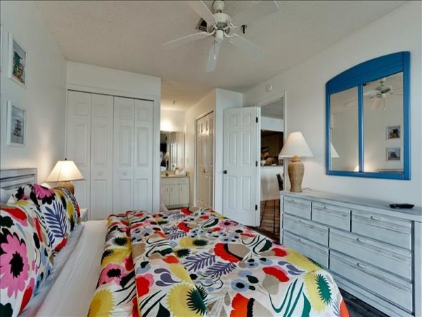 Lovely Bradenton Rental walk to Beach