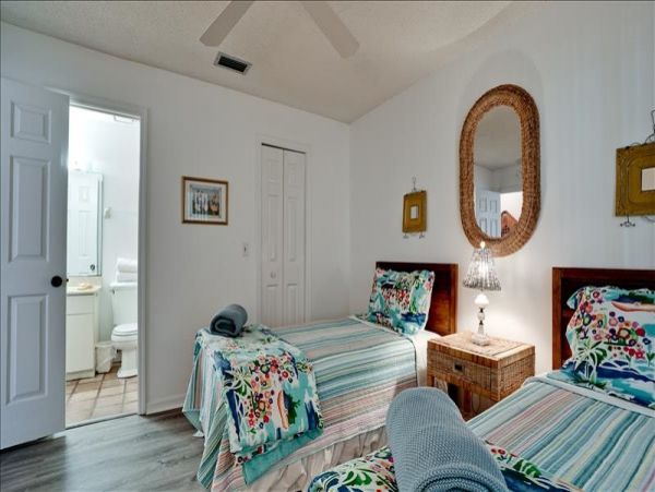 Lovely Bradenton Rental walk to Beach