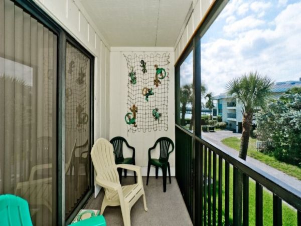 Bradenton Beach Two Bedroom Vacation Condo Sleeps Five