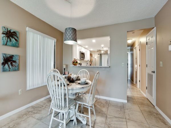 Bradenton Beach Two Bedroom Vacation Condo Sleeps Five
