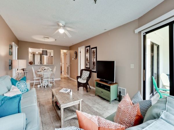 Bradenton Beach Two Bedroom Vacation Condo Sleeps Five