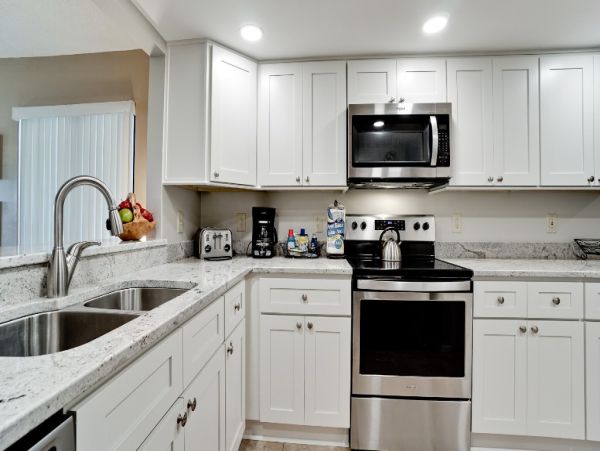 Bradenton Beach Two Bedroom Vacation Condo Sleeps Five