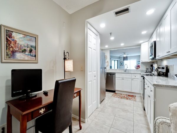 Bradenton Beach Two Bedroom Vacation Condo Sleeps Five