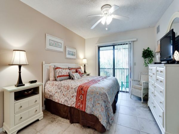 Bradenton Beach Two Bedroom Vacation Condo Sleeps Five