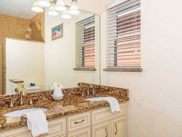 Four Bedrooms and Luxury All the Way - Holmes Beach Rental