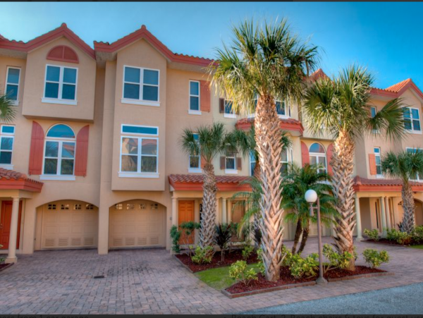Sunny Three Bedroom Townhome with Private Beach Access