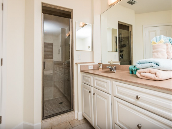 Sunny Three Bedroom Townhome with Private Beach Access