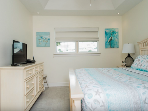 Sunny Three Bedroom Townhome with Private Beach Access