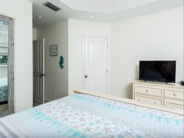 Sunny Three Bedroom Townhome with Private Beach Access