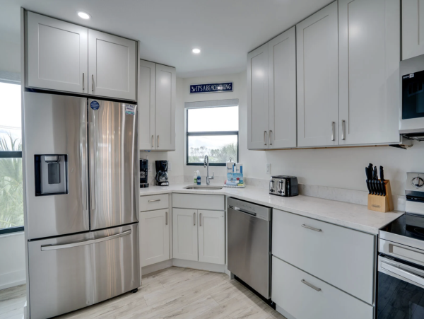 Holmes Beach Rental Condo Sleeps Six Guests Steps to Beach!