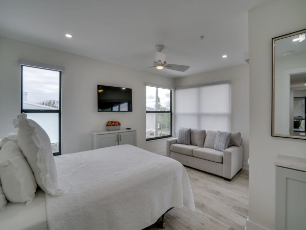 Holmes Beach Rental Condo Sleeps Six Guests Steps to Beach!