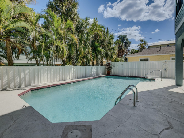 Holmes Beach Rental Condo Sleeps Six Guests Steps to Beach!