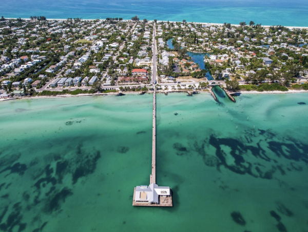 Holmes Beach Rental Condo Sleeps Six Guests Steps to Beach!