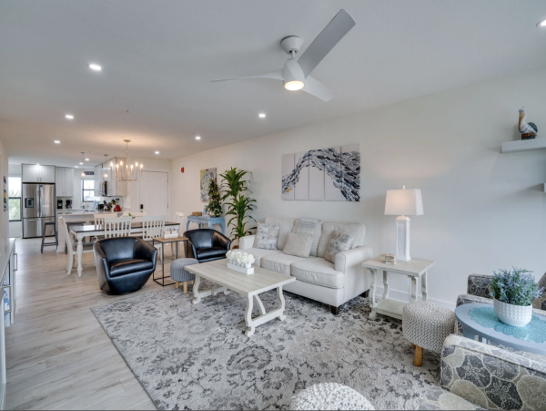 Holmes Beach Rental Condo Sleeps Six Guests Steps to Beach!