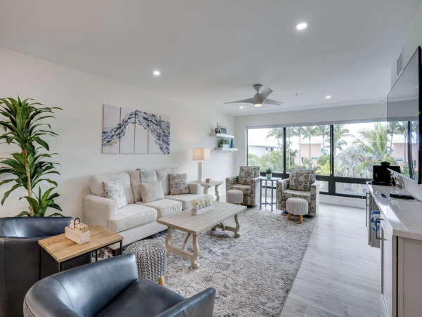 Holmes Beach Rental Condo Sleeps Six Guests Steps to Beach!