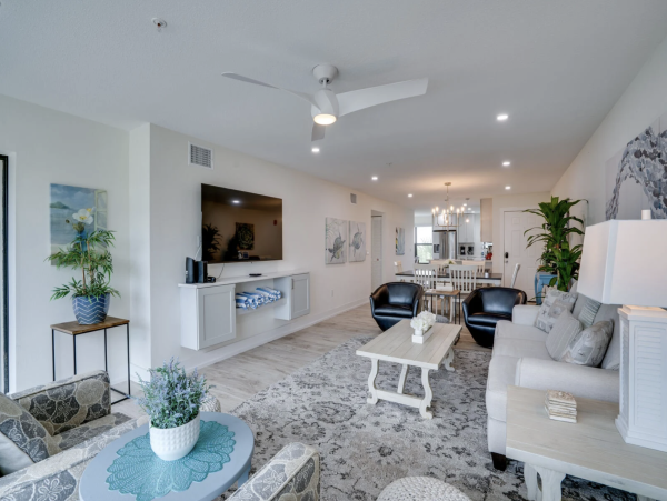 Holmes Beach Rental Condo Sleeps Six Guests Steps to Beach!