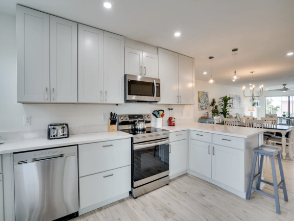 Holmes Beach Rental Condo Sleeps Six Guests Steps to Beach!
