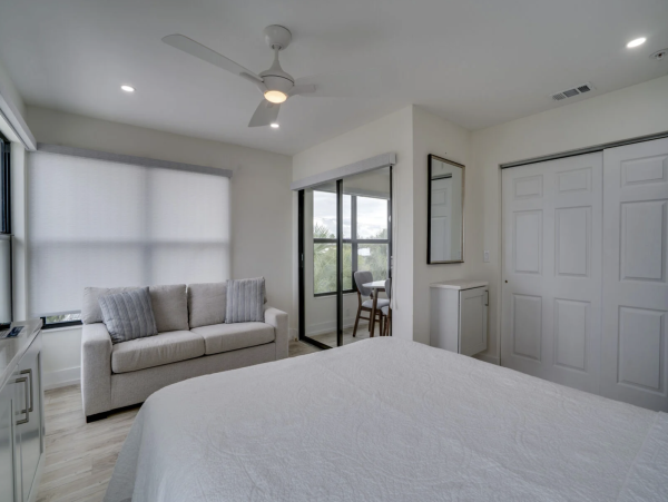 Holmes Beach Rental Condo Sleeps Six Guests Steps to Beach!
