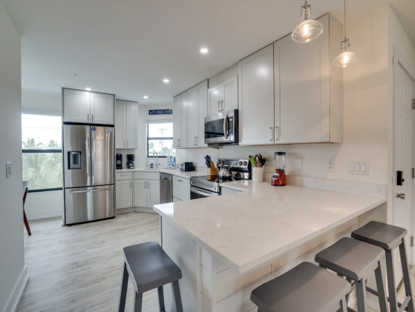 Holmes Beach Rental Condo Sleeps Six Guests Steps to Beach!