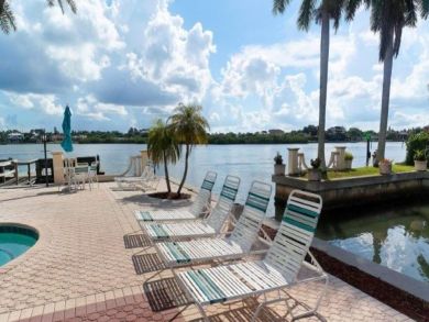 Siesta Key Vacation Condo with Beach and Bay Access