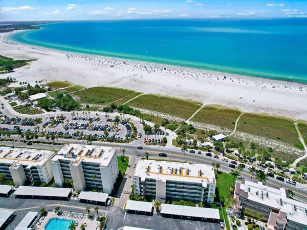 Updated Four Bedroom Siesta Key Condo Sleeps 8 Gulf Views