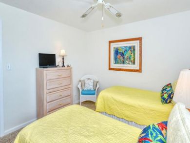 Two Bedroom Rental with Full Gulf View Sleeps 5 Guests