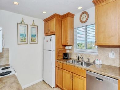Two Bedroom Rental with Full Gulf View Sleeps 5 Guests