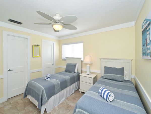 Siesta Key Vacation Rentals: Pool & Ocean Views