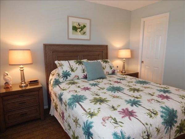 Siesta Key 2 Bedroom Condo Sleeps 4 Across Street From Beach