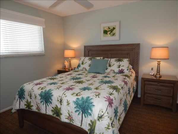 Siesta Key 2 Bedroom Condo Sleeps 4 Across Street From Beach