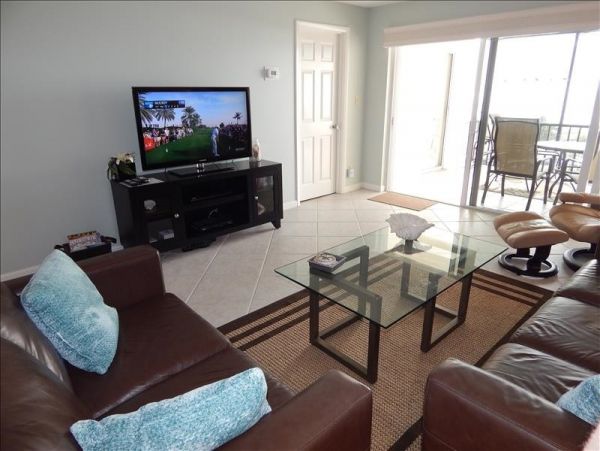 Siesta Key 2 Bedroom Condo Sleeps 4 Across Street From Beach