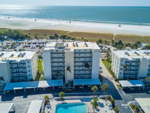 Siesta Key 2 Bedroom Condo Sleeps 4 Across Street From Beach