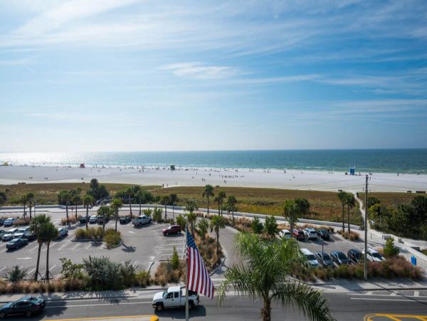 Siesta Key 2 Bedroom Condo Sleeps 4 Across Street From Beach