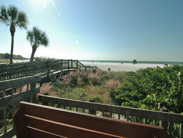 Siesta Key 2 Bedroom Condo Sleeps 4 Across Street From Beach