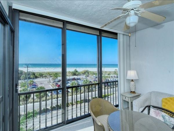 Siesta Key Vacation Condo with Great Gulf Views Sleeps 6