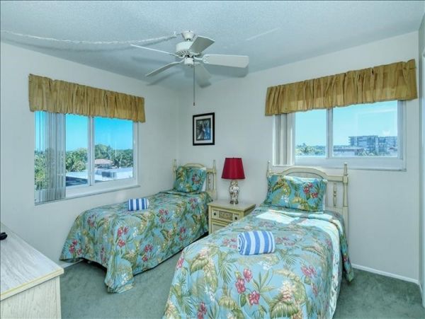 Siesta Key Vacation Condo with Great Gulf Views Sleeps 6