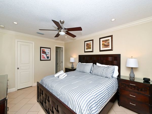 Fifth Floor 2 Bedroom Unit with Gulf Views
