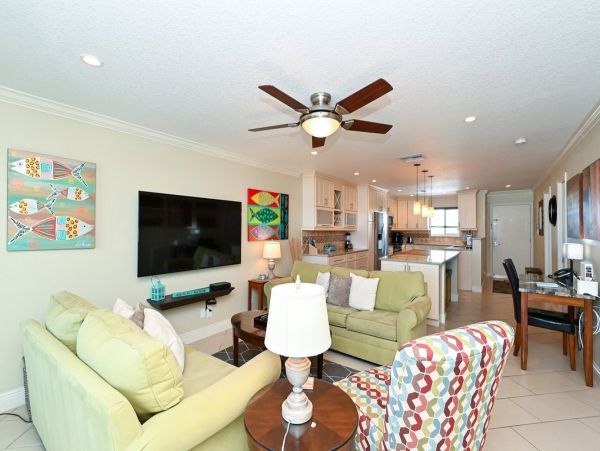 Fifth Floor 2 Bedroom Unit with Gulf Views