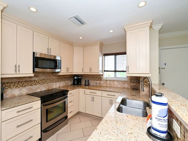 Fifth Floor 2 Bedroom Unit with Gulf Views