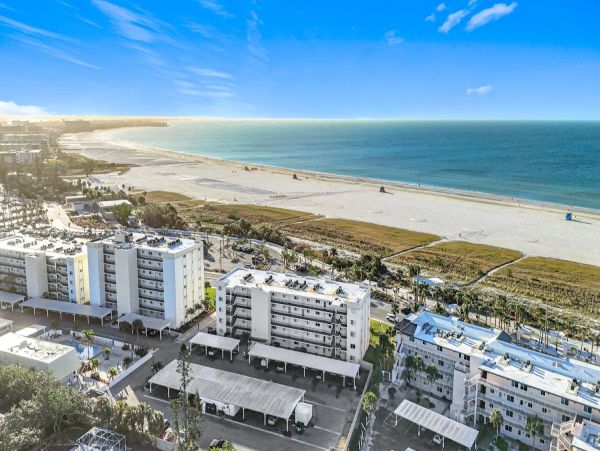 Siesta Key Vacation Condo Two Bedrooms Sleeps Four