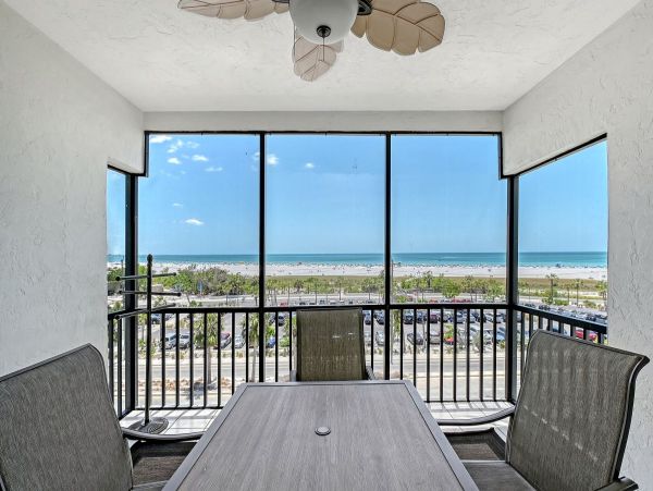 Siesta Key Vacation Condo Two Bedrooms Sleeps Four