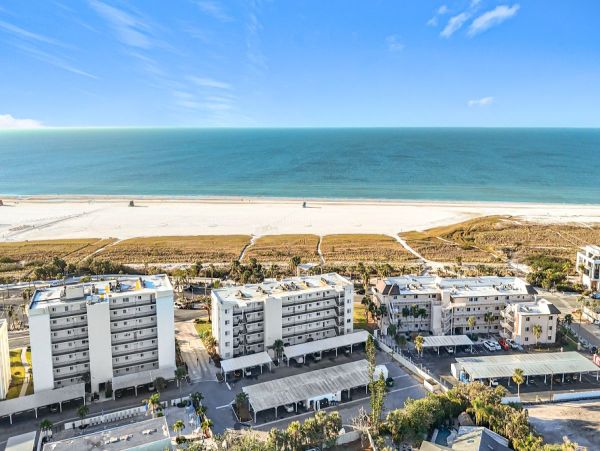 Rare Find! 2 Bedroom 2 Bathroom Siesta Key Condo Gulf Views