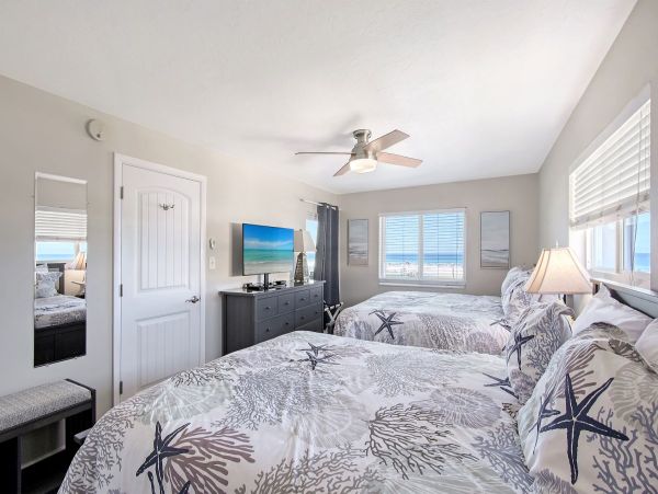 Rare Find! 2 Bedroom 2 Bathroom Siesta Key Condo Gulf Views