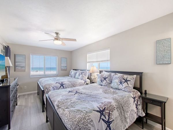 Rare Find! 2 Bedroom 2 Bathroom Siesta Key Condo Gulf Views