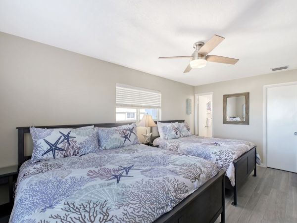 Rare Find! 2 Bedroom 2 Bathroom Siesta Key Condo Gulf Views