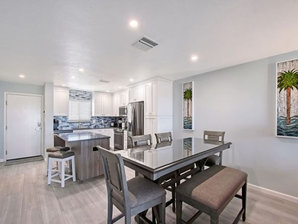 Rare Find! 2 Bedroom 2 Bathroom Siesta Key Condo Gulf Views