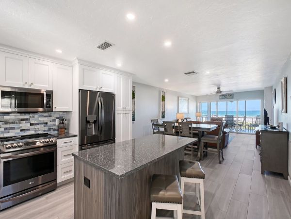 Rare Find! 2 Bedroom 2 Bathroom Siesta Key Condo Gulf Views