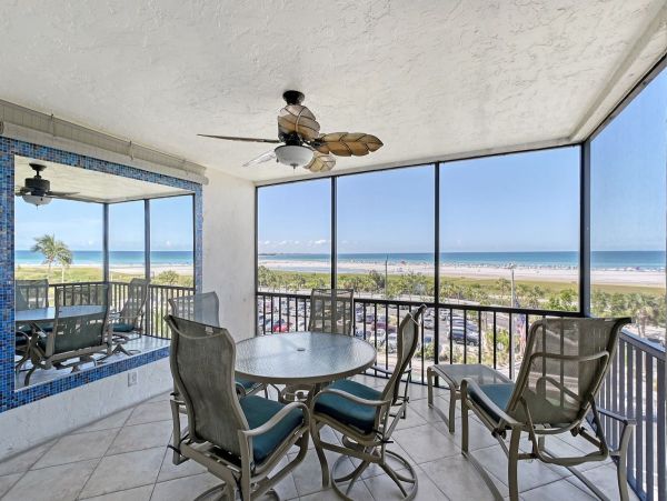Rare Find! 2 Bedroom 2 Bathroom Siesta Key Condo Gulf Views